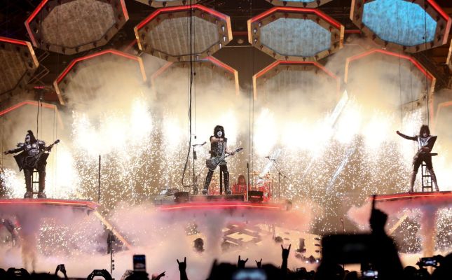 fc5900ab-969f-4493-9980-ea06eccf9a8b-KISS_15